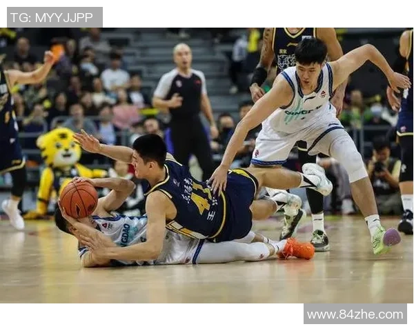 CBA北京与深圳激烈对抗回顾赛场冲突精彩瞬间分析