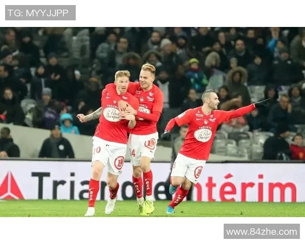 布雷斯特与亚眠的精彩对决分析及赛季前景展望