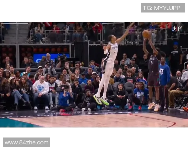 文班亚马首场比赛表现惊艳五次盖帽并隔扣字母哥引发热议