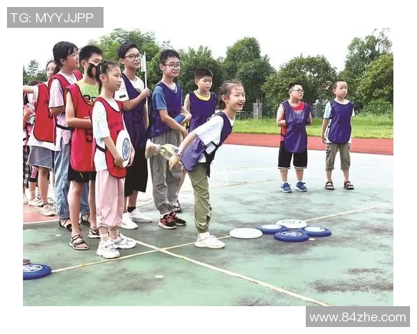 重庆飞盘队意识变革引发热议推动运动新风尚与团队精神的崛起