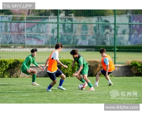 杭州足球队在大师赛中的灵活性表现分析与战术探讨